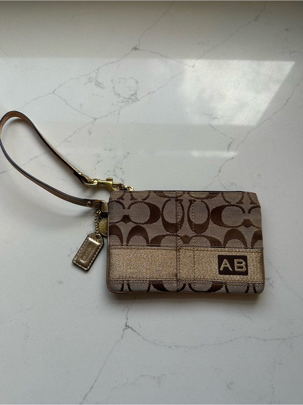 Coach Signature F41637 Gold Khaki
Wristlet Pouch Clutch Wallet with Initial EUC